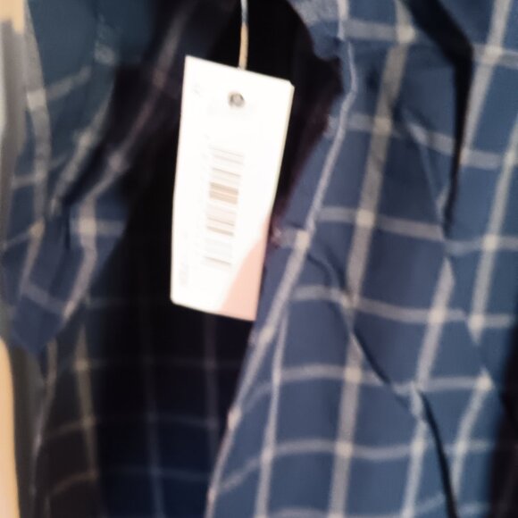 Amazon Essentials Long Sleeve Regular Fit Casual Poplin Shirt Medium NWT - Picture 4 of 5